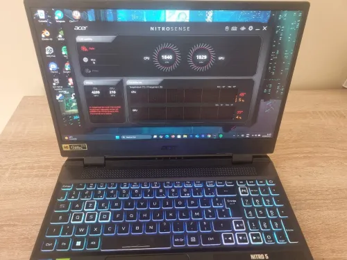 Laptop gaming avec chargeur original