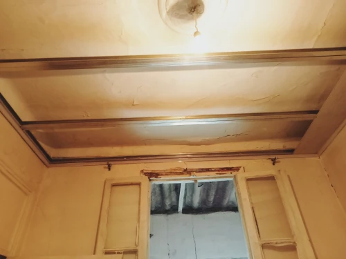 Installation plafond et revêtement en pvc