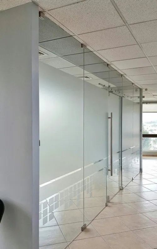 Réparation montage séparation verre trempé garde-corps vitrine cabine de douche
