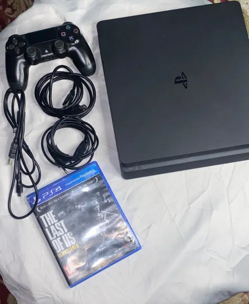 PS4 slim avec manette copie et cd