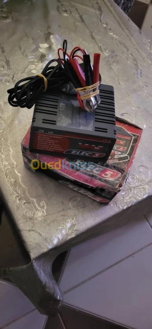Chargeur batterie  automobile 