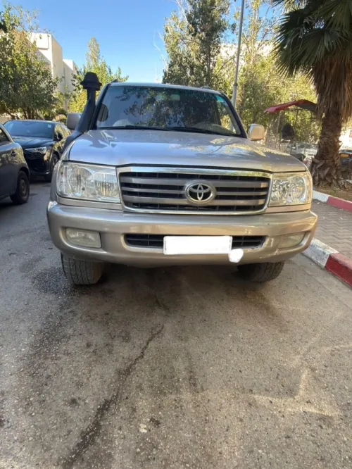 Toyota Land Cruiser 2004 Court