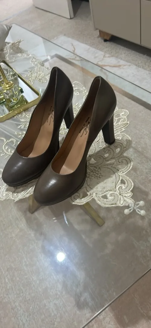 Chaussures à talons en cuir d'Italie très classe