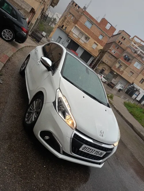 Peugeot 208 2015 Allure Facelift