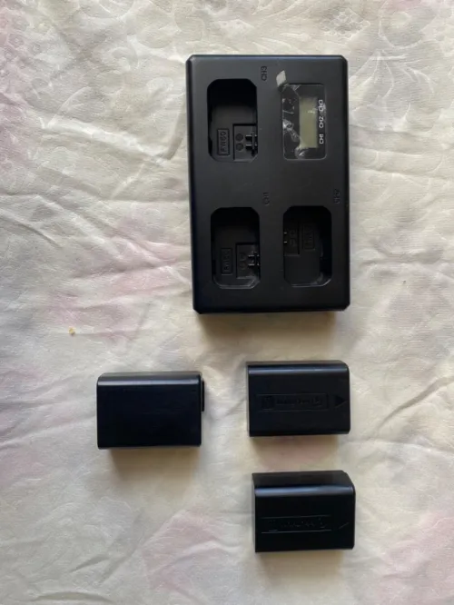 Sony A6400 5k click très bon état avec objectif 18-135 et 3 batterie et chargeur original