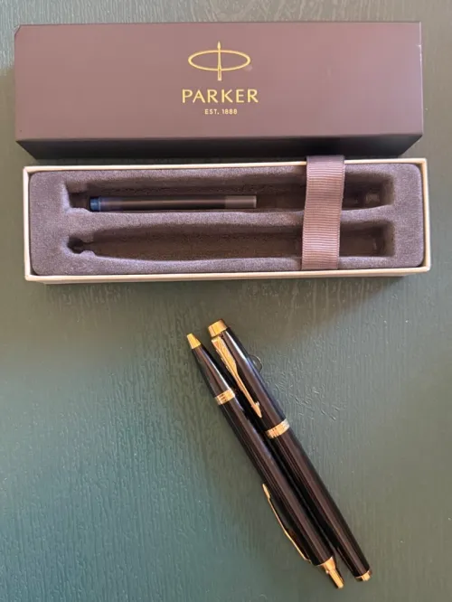 Coffret PARKER IM Duo. Stylo à plume et stylo à bille.