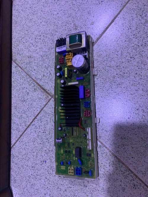 Pièce  lave vaisselle et machine à laver 