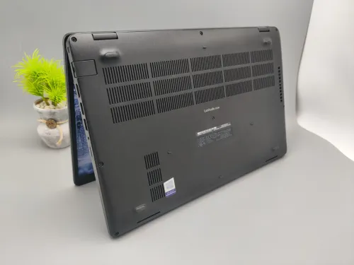 Dell Latitude 5500 i5 8365u 8eme 16GB 256GB SSD NVME 15.6" FULL HD IPS
