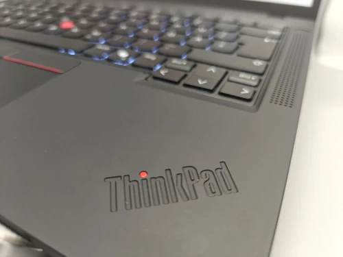 Lenovo Thinkpad T14 Gen 5 TACTILE Ryzen 7 PRO 8840U 32GB DDR5 512GB SSD RADEON 780m 14" WUXGA