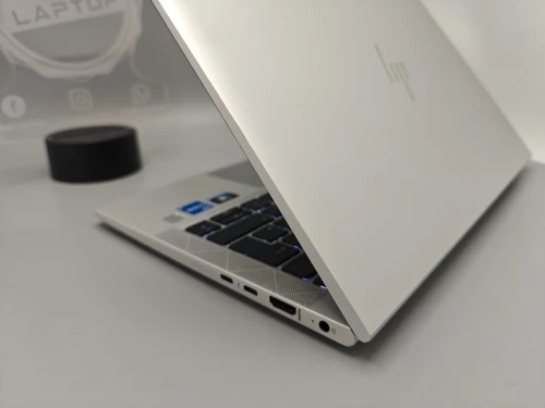 HP EliteBook 830 G8 i5 1135G7 11eme 16GB 256GB SSD NVMe 13.3" FULL HD IPS