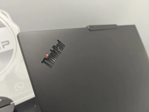 Lenovo Thinkpad T14 Gen 5 TACTILE Ryzen 7 PRO 8840U 32GB DDR5 512GB SSD RADEON 780m 14" WUXGA