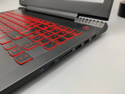 VENDU Lenovo Legion Y520 NVIDIA GTX 1050 i5 7300HQ 8GB 128GB SSD + 1TB 15.6" FULL HD IPS
