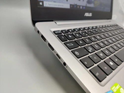 VENDU Asus ZenBook UX310 I7 6500u 6eme 8GB 128GB SSD 1TB HDD NVIDIA 940MX 13.3" FHD