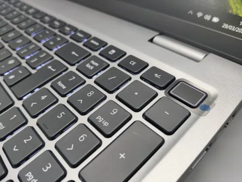 Dell Latitude 5540 i7 13eme 1365U vPRO 13eme 16GB 512GB SSD 15.6" FULL HD IPS 