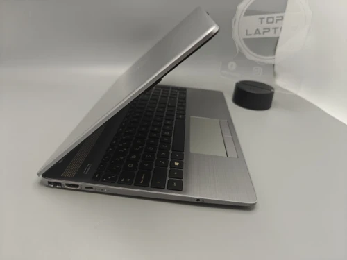 Hp Laptop 250 G8 i3 11eme 8GB 256GB SSD NVMe 15.6" FULL HD
