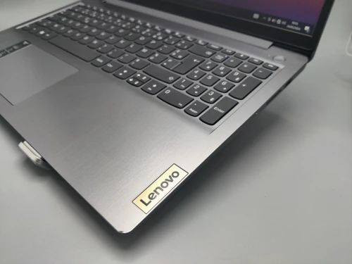Lenovo IdeaPad 3 Ryzen 7 3700 8GB 256GB RADEON VEGA 10, 15.6" FULL HD