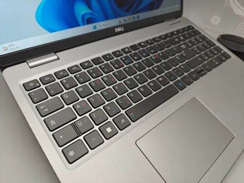 VENDU Dell Latitude 5530 NEUF JAMAIS UTILISÉ i7 1270P 12eme 16GB 512GB SSD 15.6" FULL HD IPS 