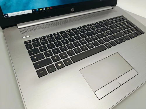 HP 470 G7 i5 10210u 16GB 512GB SSD RADEON 530 2GB GDDR5 17.3" FULL HD IPS