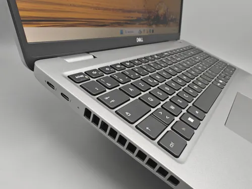 Dell Latitude Ultra 5 135U 16GB DDR5 256GB SSD NVME 15.6" FULL HD IPS
