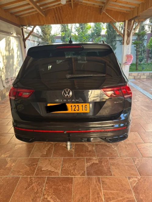 Volkswagen Tiguan 2023 R-Line black black