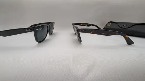 Rayban Wayfarer inclinées
