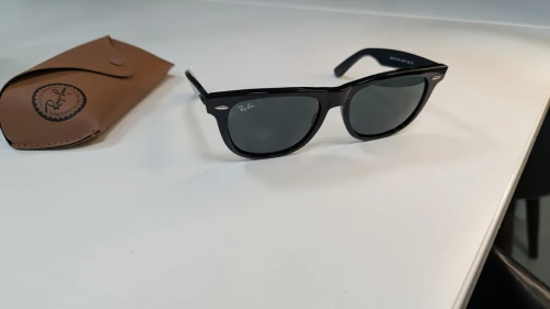 Rayban Wayfarer inclinées