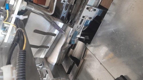 Machine pour fabrication goblet en papier