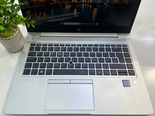 HP  ELITEBOOK 840 G5 i7 08th 08GB 256ssd