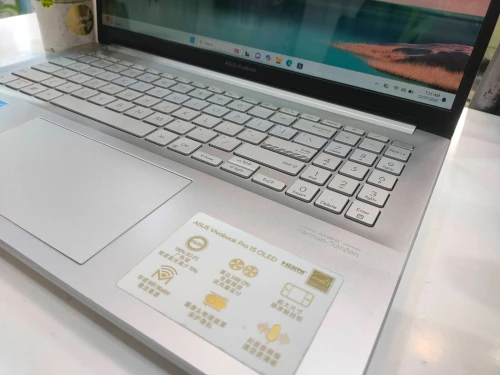 ASUS VIVOBOOK PRO RTX 3050 AMD Ryzen 7  5800H  512GB ssd  16GB   15.6P OLED