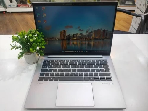 HP ZBOOK Firefly 14 G11  AMD Ryzen5 pro 16GB 512SSD 14P