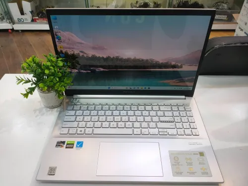 ASUS VIVOBOOK PRO RTX 3050 AMD Ryzen 7  5800H  512GB ssd  16GB   15.6P OLED