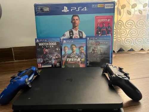 PS4 slim clean avec 2 manette et 3 jeux