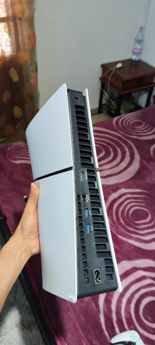 Playstation 5 slim degital sans lecteur cd occasion comme neuf plein de jeux avec  les accaesoires