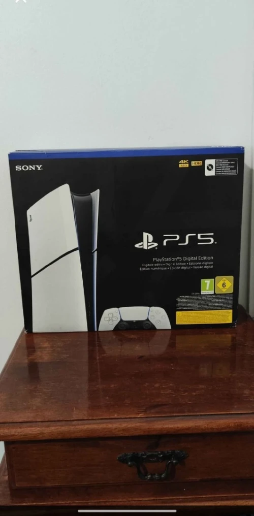 Playstation 5 slim degital sans lecteur cd occasion comme neuf plein de jeux avec  les accaesoires