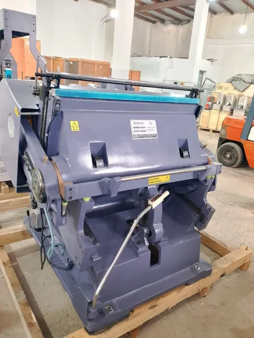 MACHINE IMPRIMERIE PORTEFEUILLE DECOUPE