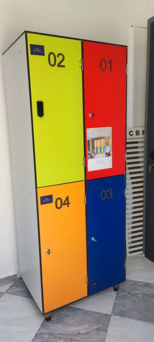 Cabine Sanitaire et Cassier Vestiaire  et banc d'assise en HPL