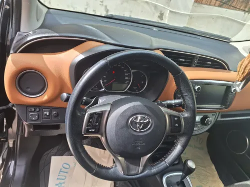 Toyota Yaris 2015 Hatchback française