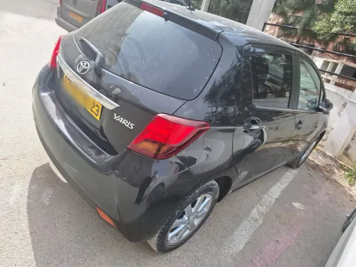 Toyota Yaris 2015 Hatchback française