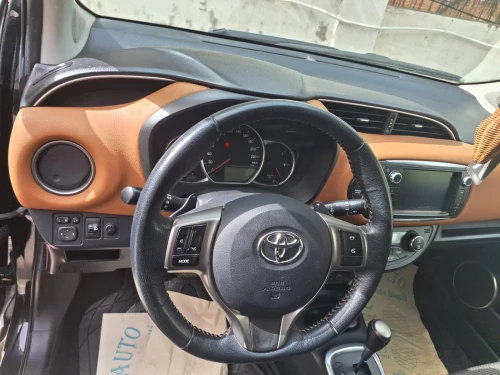 Toyota Yaris 2015 Hatchback française