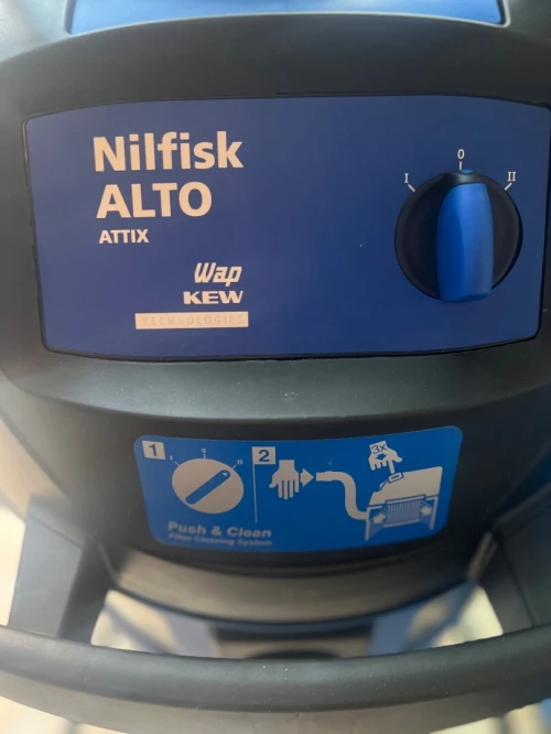 Vente un lot de materiel de nettoyage