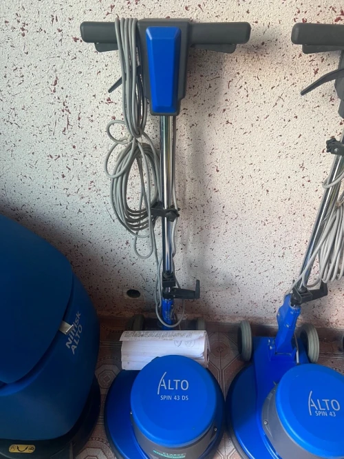 Vente un lot de materiel de nettoyage