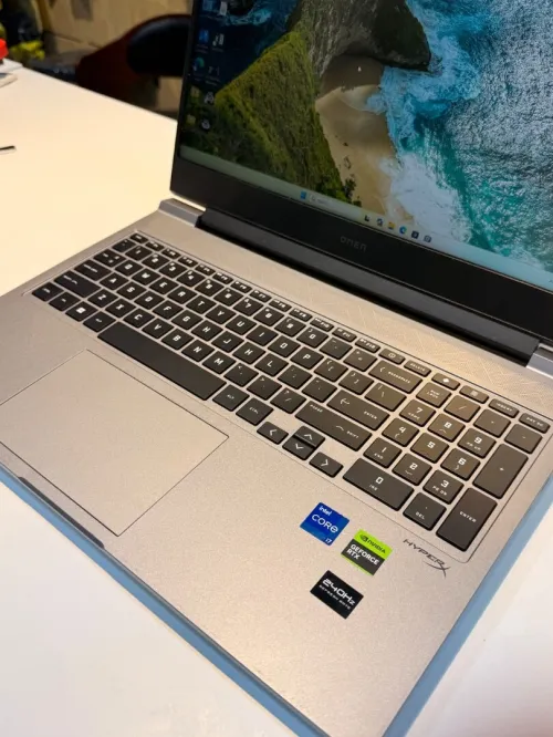 HP Omen 16 | Intel Core i7-14650HX | 16 Go DDR5 5600 | RTX 4060 8 Go | 512 SSD NVMe | Écran 16 QHD 240 Hz | Audio HyperX
