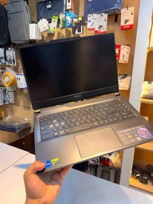 MSI Cyborg 15 | Intel Core i7-13620H | 16 Go RAM DDR5 | SSD NVMe 1 To | RTX 4060 8 Go | Écran 15.6 Full HD 144Hz