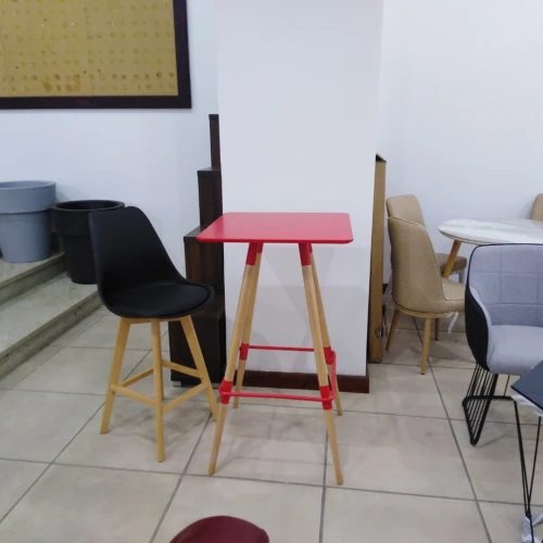 Chaises et tables