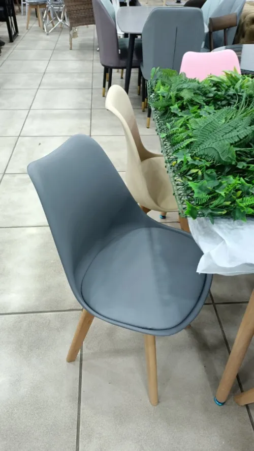 Chaises et tables