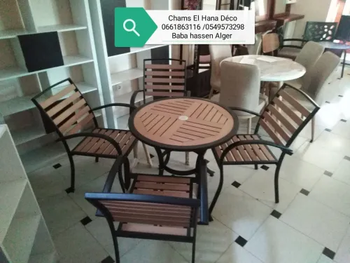 Chaises et tables
