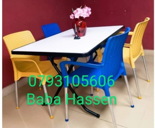 Chaises et tables