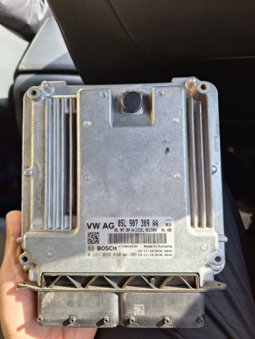 Calculateur moter 05L 907 309 AA