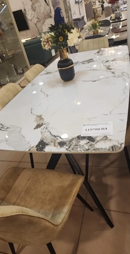 Table à manger moderne 