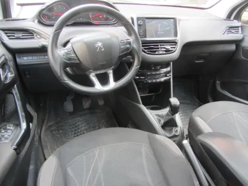 Peugeot 208 2015 Allure Facelift